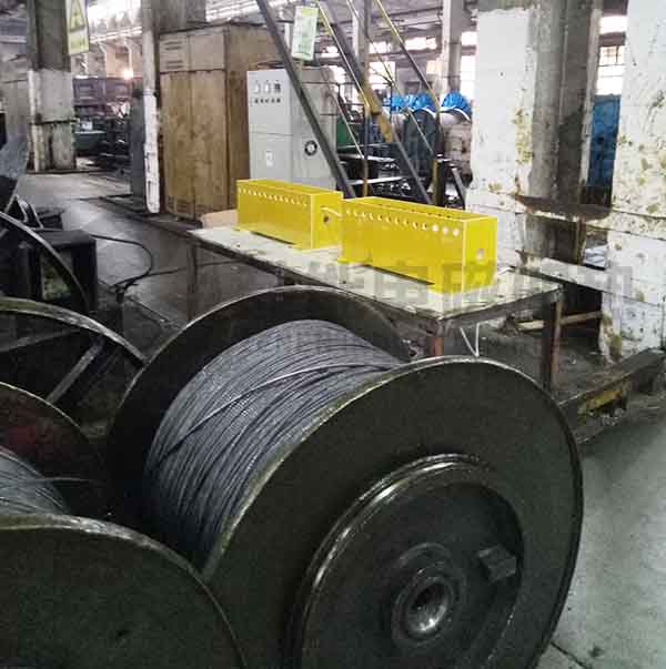 鋼絲繩加熱改造現(xiàn)場(chǎng)3 鋼絲繩加熱改造現(xiàn)場(chǎng)3