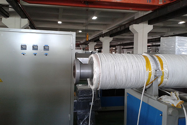 電磁加熱塑料擠出機(jī) 電磁加熱塑料擠出機(jī)